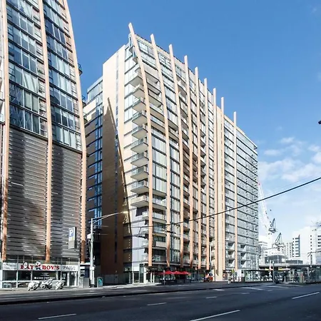 Flinders Street Simplicity Overlooking The Yarra Melbourne Exterior photo
